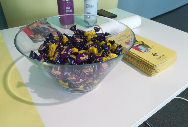 KARKKIPÄIVÄ voisi olla lapsilla joka päivä, kiitos avoimen tapahtumatiedon. Karkkikippo messuilla, joka on täynnä Dumleja